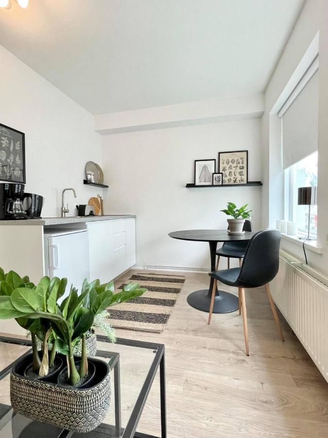 Day Dream Townhall Square Apartments 아퀴레이리 외부 사진