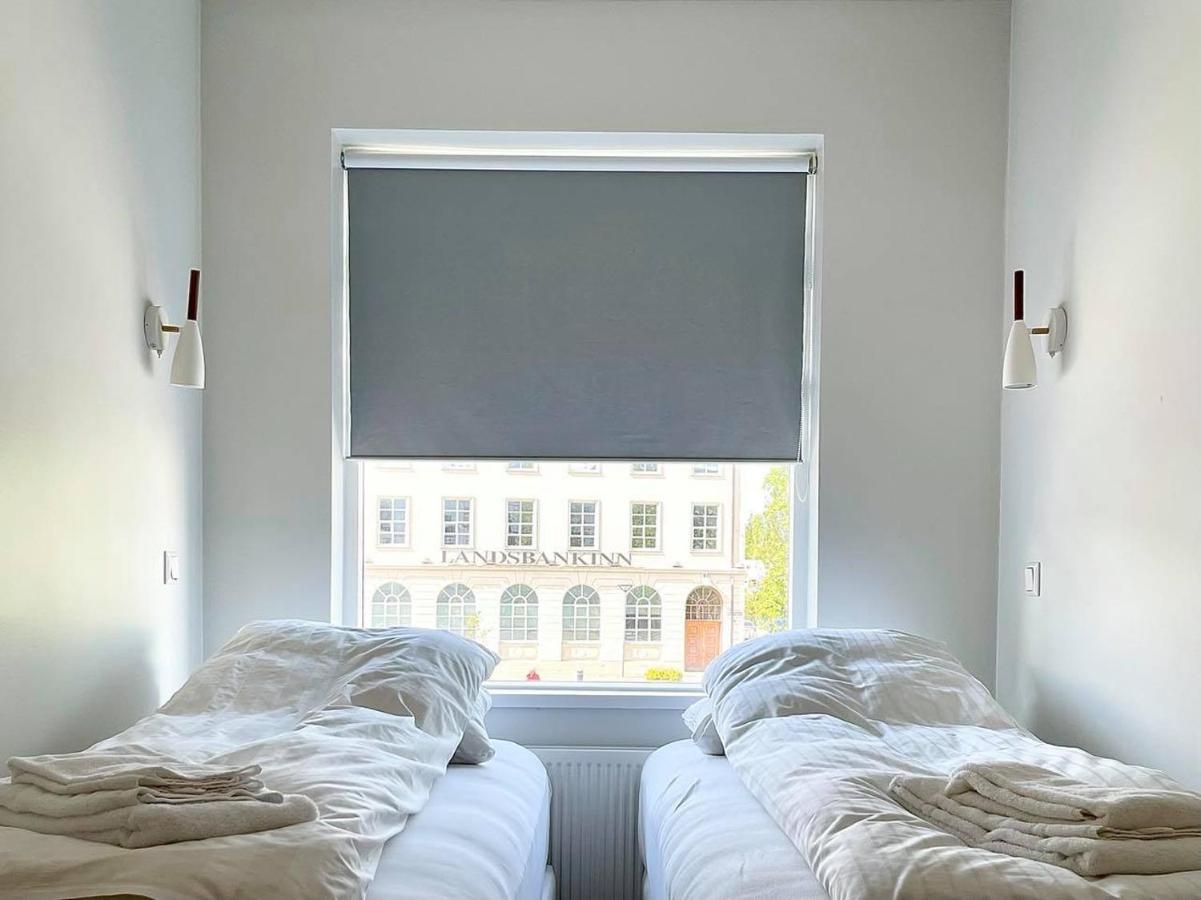 Day Dream Townhall Square Apartments 아퀴레이리 외부 사진